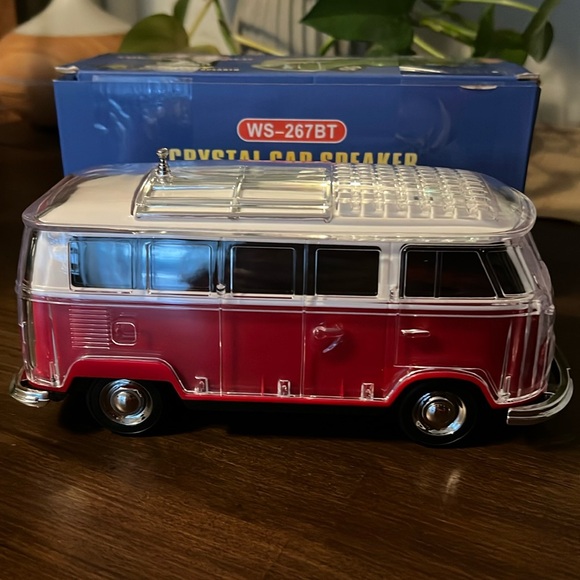 NIB Wireless Bluetooth Car Speaker with lights! - Picture 4 of 11